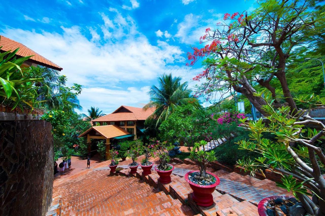 Hon Rom Central Beach Resort Муи Не Екстериор снимка