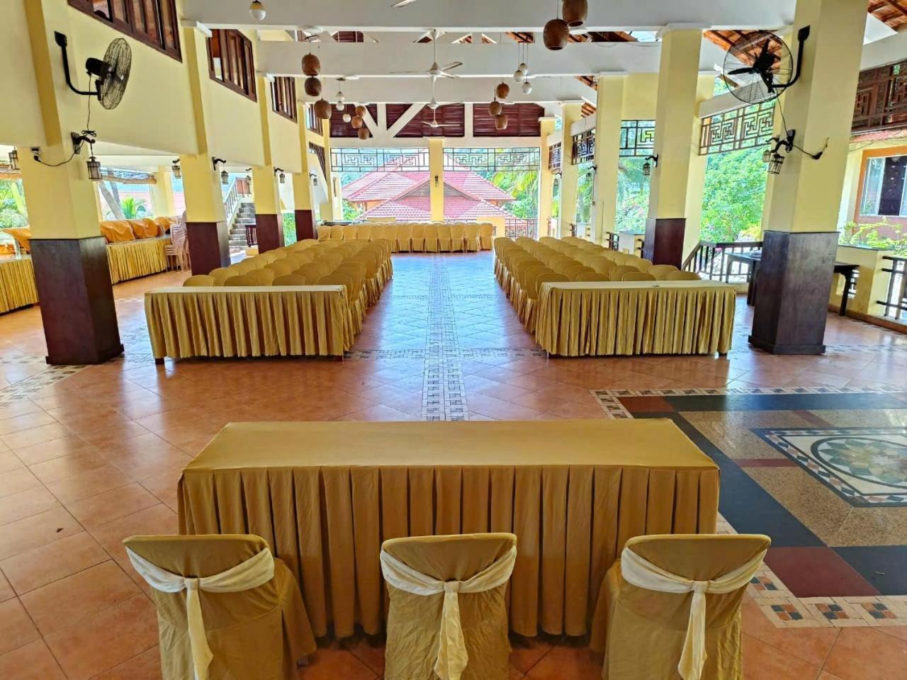 Hon Rom Central Beach Resort Муи Не Екстериор снимка